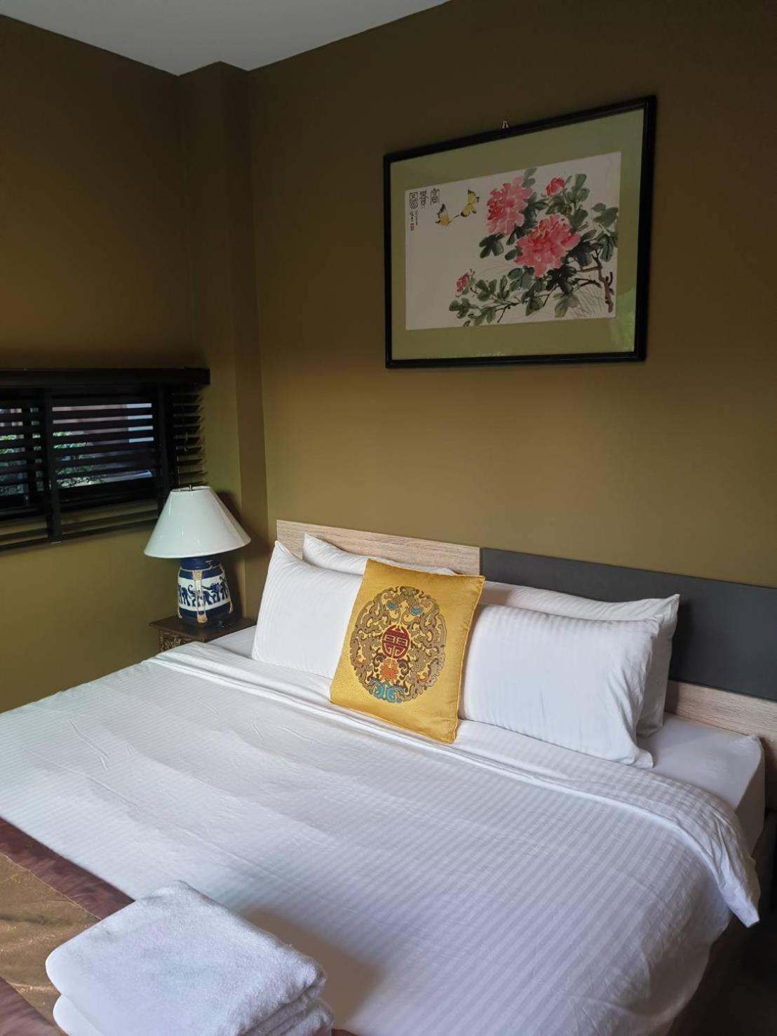 The Lantern Suites Ban Song Hong Room photo
