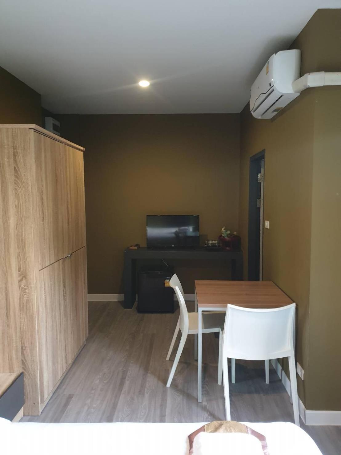 The Lantern Suites Ban Song Hong Room photo