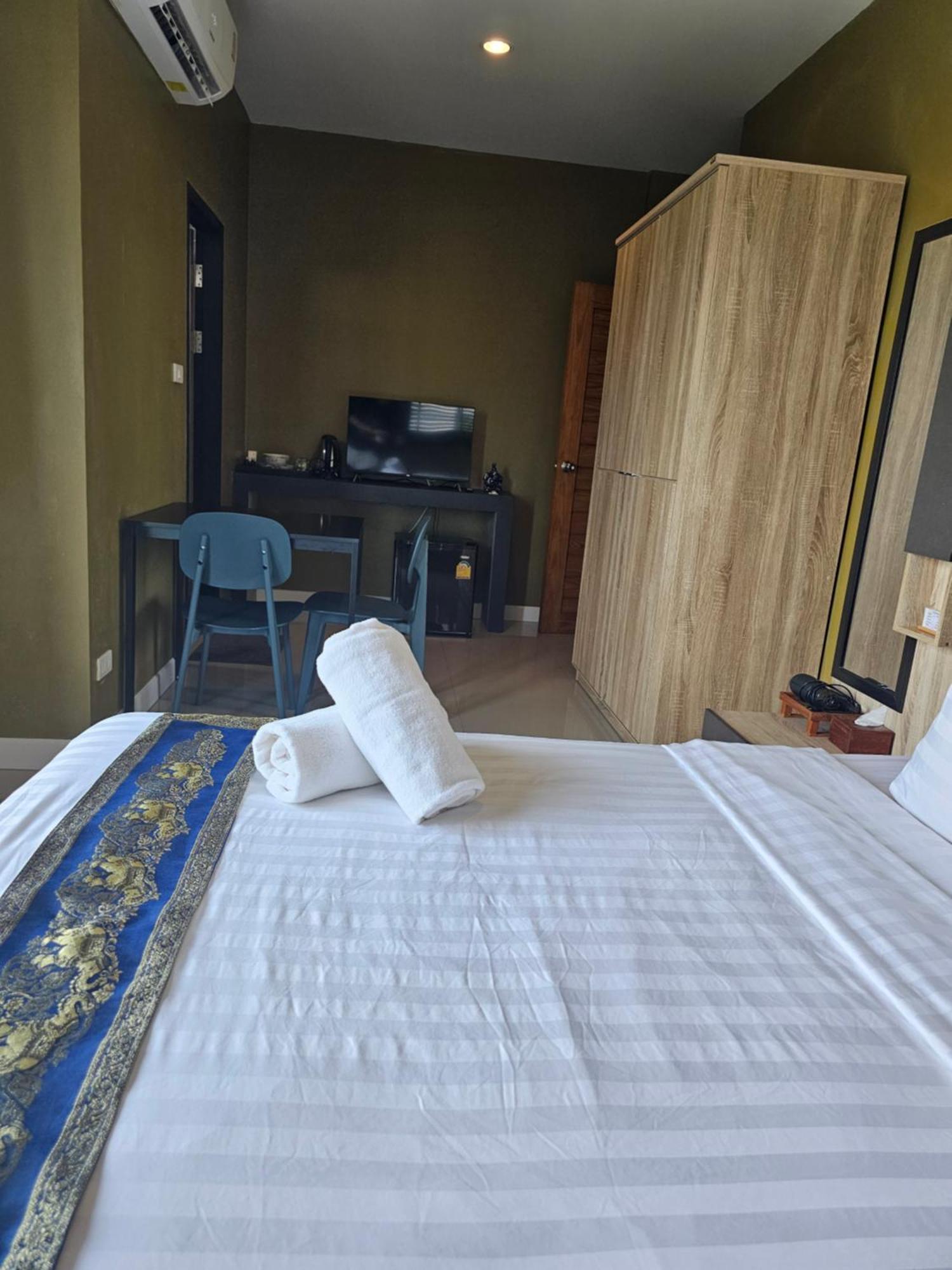 The Lantern Suites Ban Song Hong Room photo