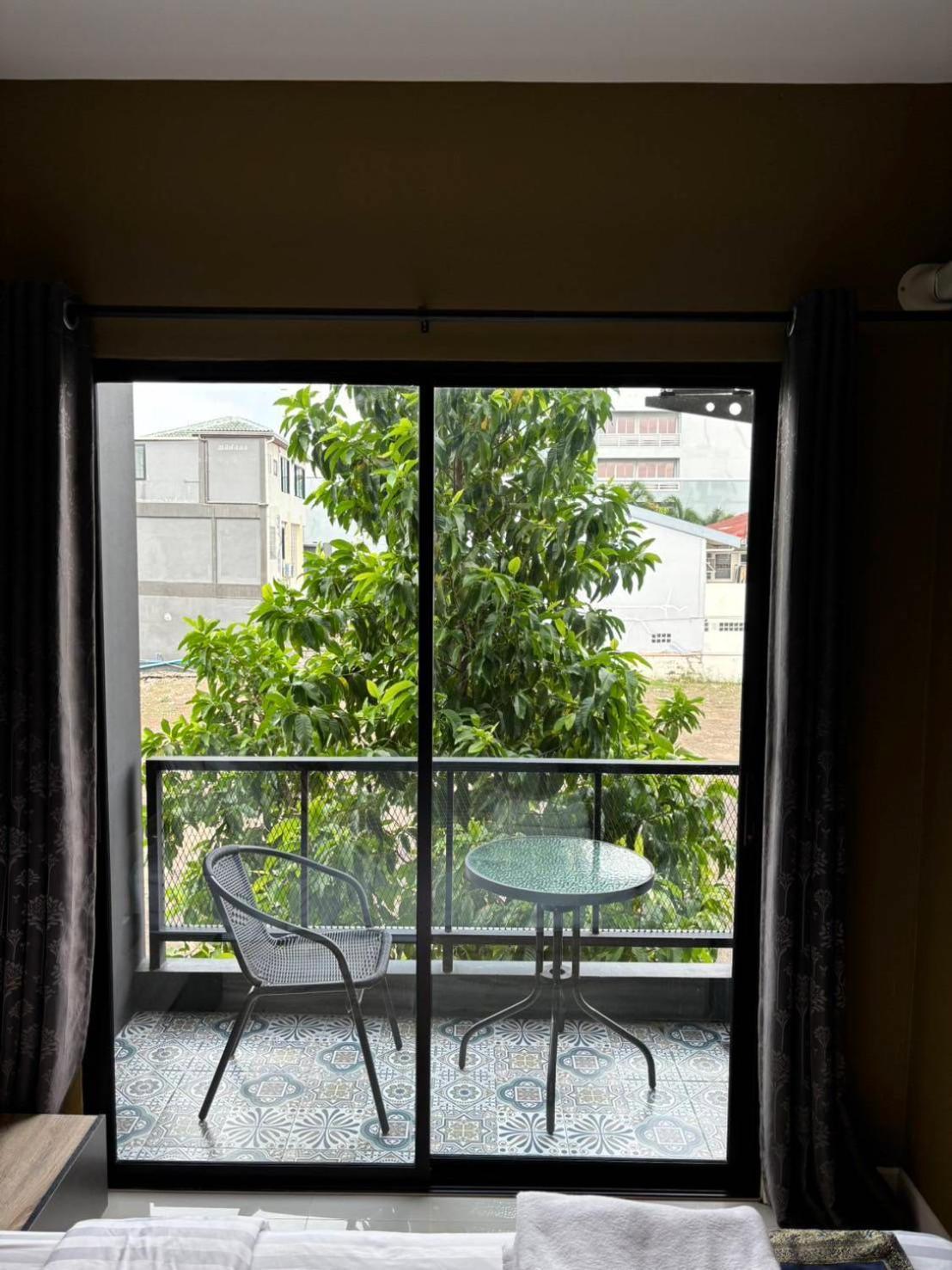 The Lantern Suites Ban Song Hong Exterior photo